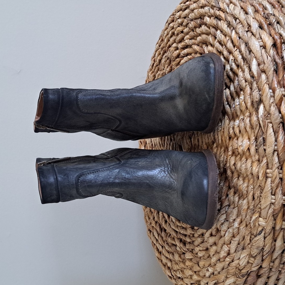 Donald J Pliner Womens Western Couture Collection Grey Textured Ankle Booties S7 - Picture 3 of 10